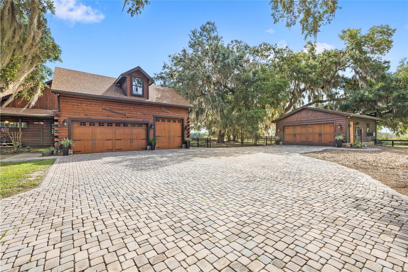 Image 7 of 96 For 10925 Arrowtree Boulevard