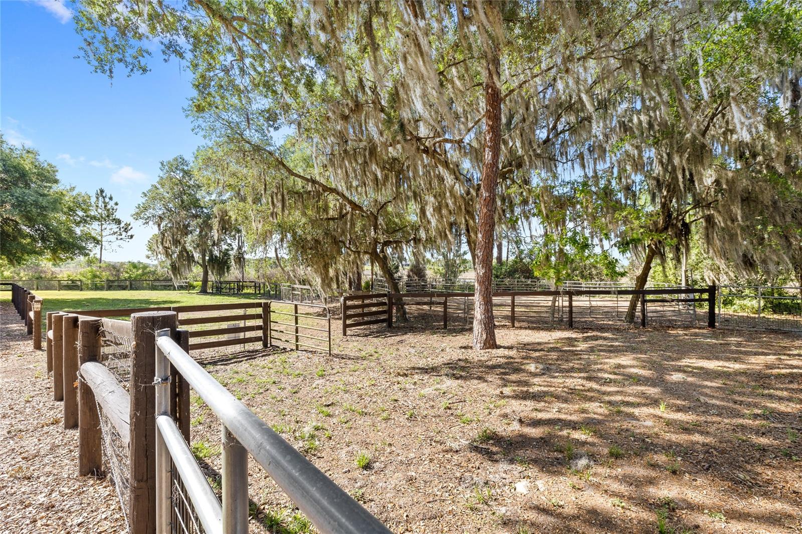 Image 71 of 96 For 10925 Arrowtree Boulevard