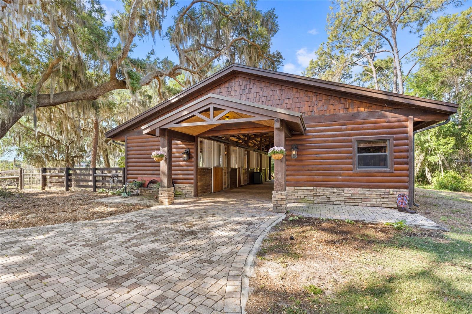 Image 8 of 96 For 10925 Arrowtree Boulevard