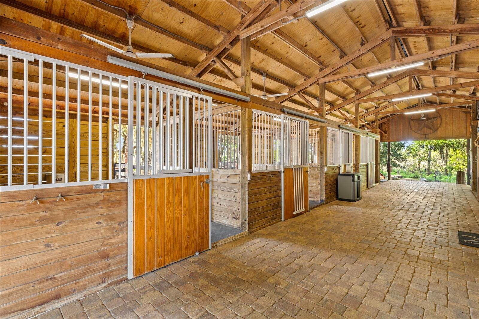 Image 9 of 96 For 10925 Arrowtree Boulevard