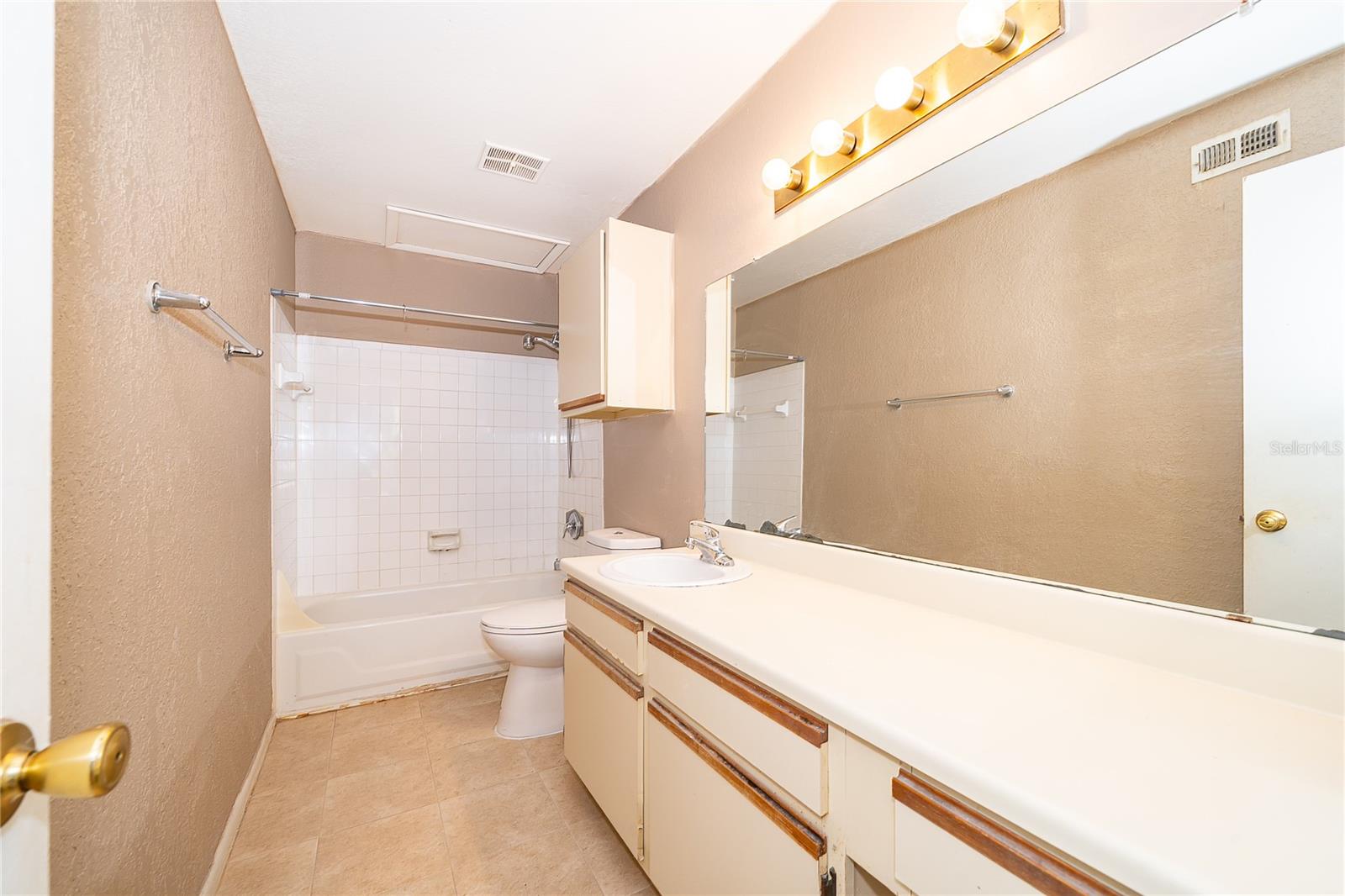 Image 15 of 22 For 4367 Thornbriar Lane 206
