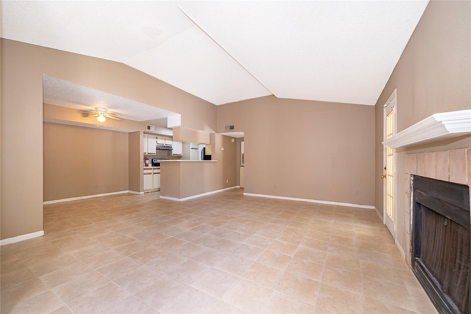 Image 9 of 22 For 4367 Thornbriar Lane 206