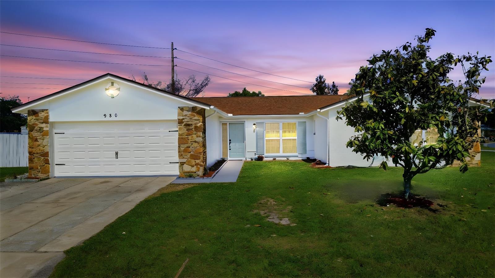 Image 2 of 41 For 980 Hickory Court