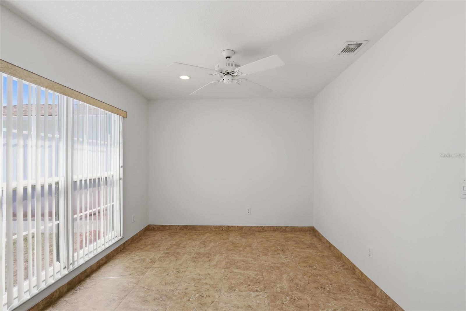 Image 21 of 41 For 980 Hickory Court