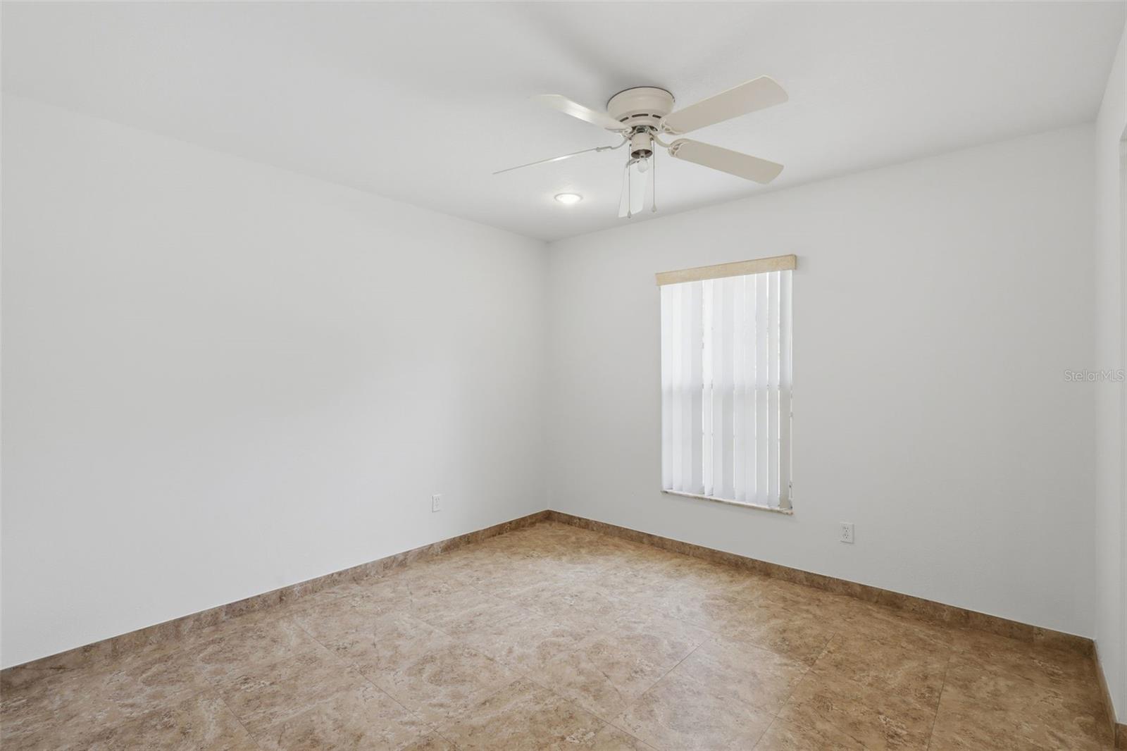 Image 22 of 41 For 980 Hickory Court