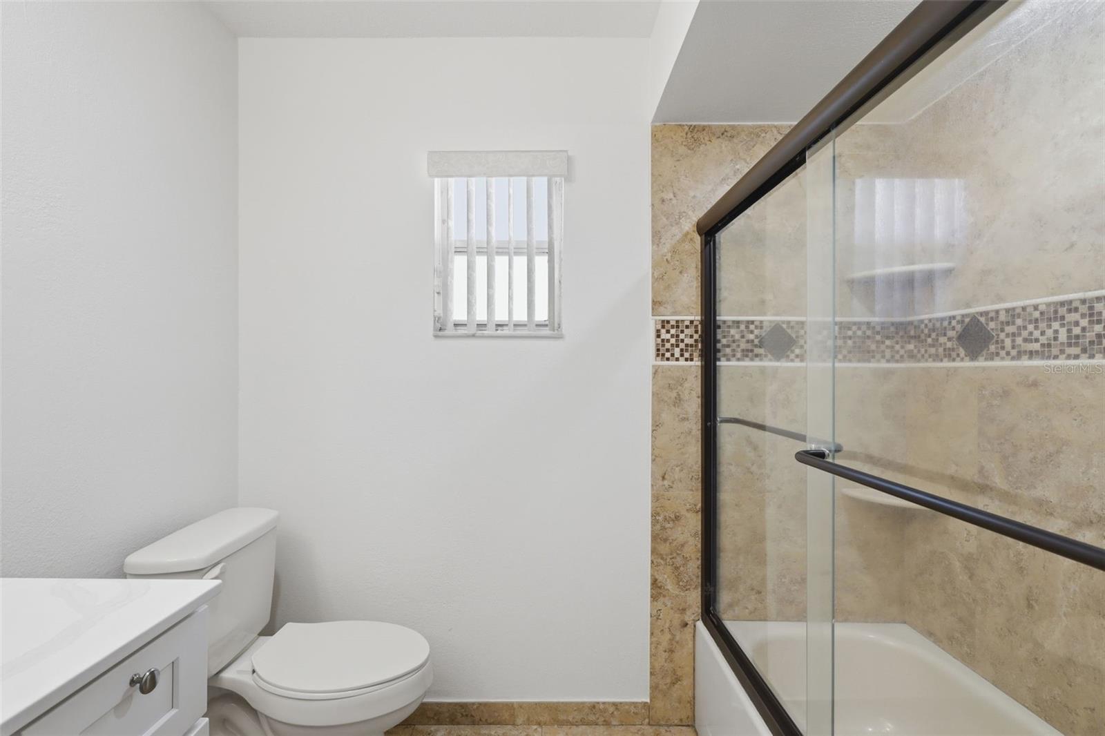 Image 25 of 41 For 980 Hickory Court