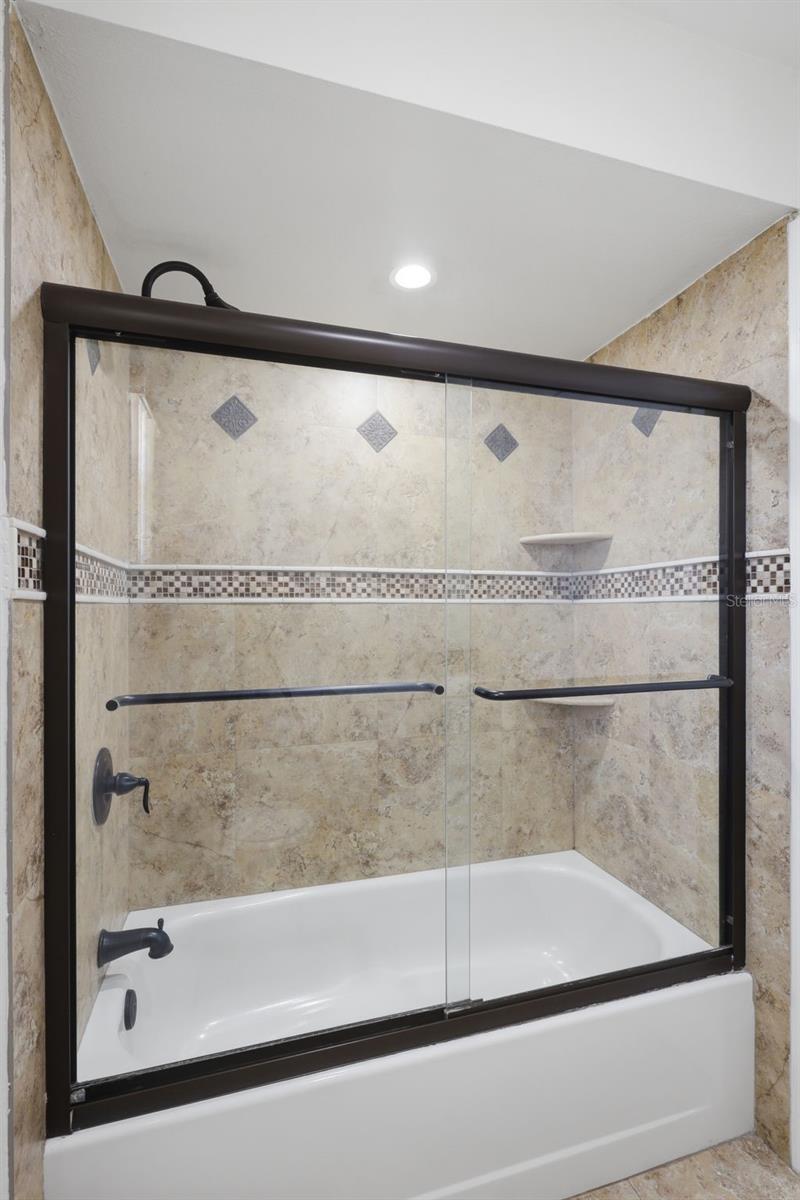 Image 26 of 41 For 980 Hickory Court