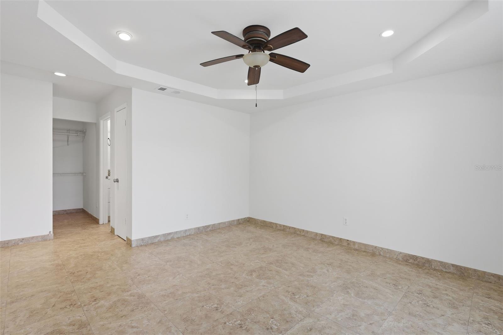 Image 28 of 41 For 980 Hickory Court