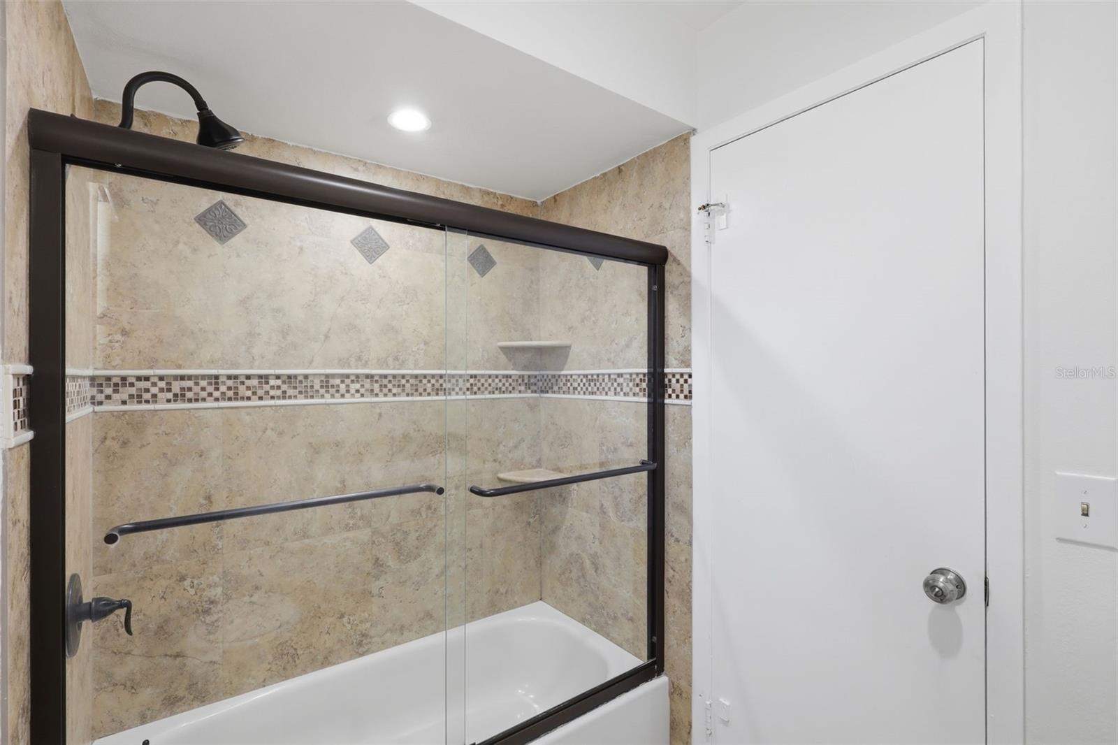 Image 30 of 41 For 980 Hickory Court