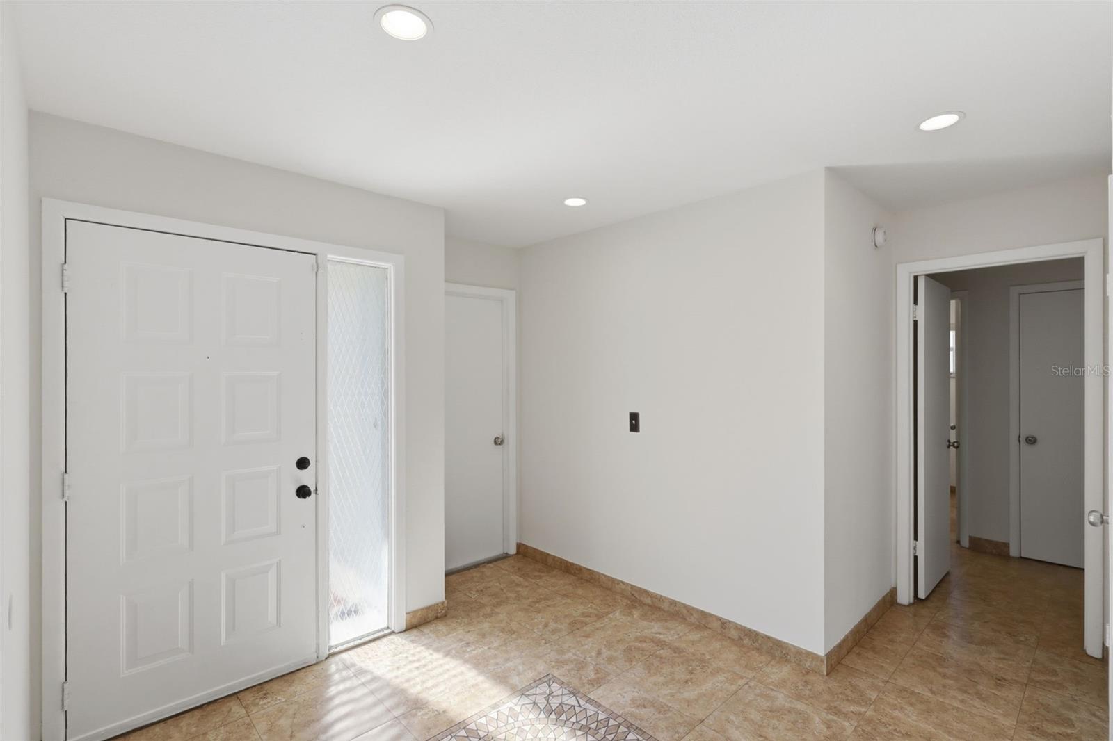 Image 8 of 41 For 980 Hickory Court