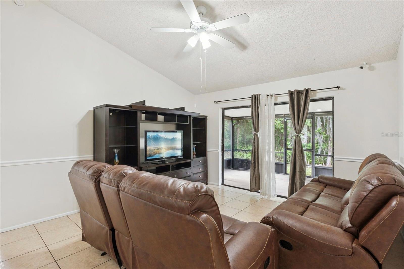 Image 10 of 32 For 932 Ocala Woods Lane