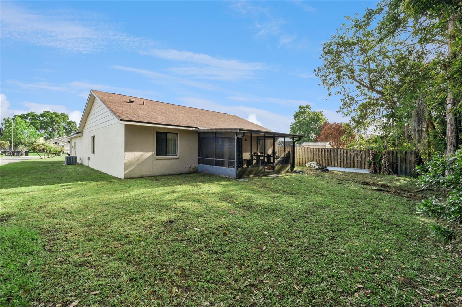 Image 24 of 32 For 932 Ocala Woods Lane