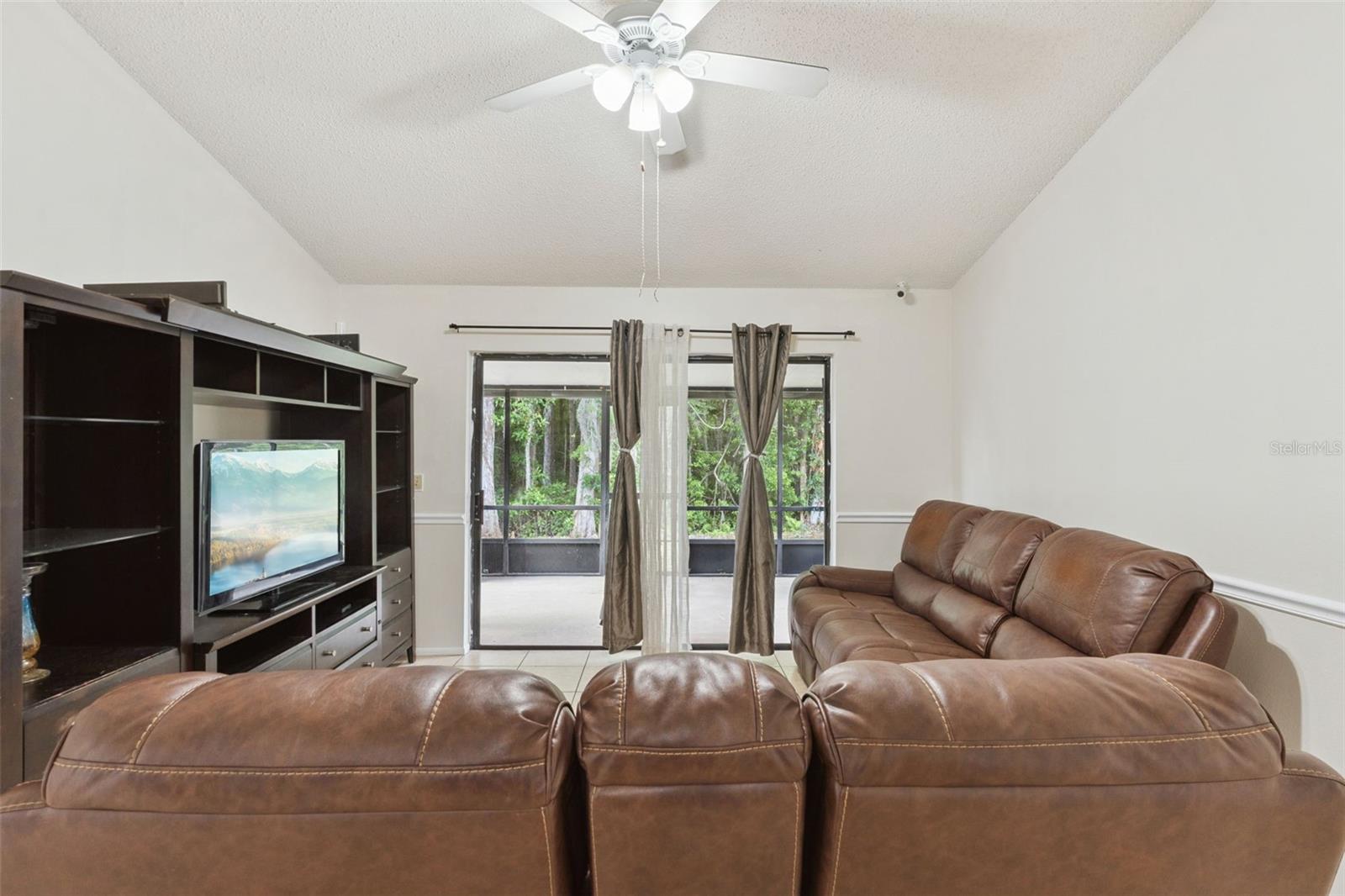 Image 8 of 32 For 932 Ocala Woods Lane