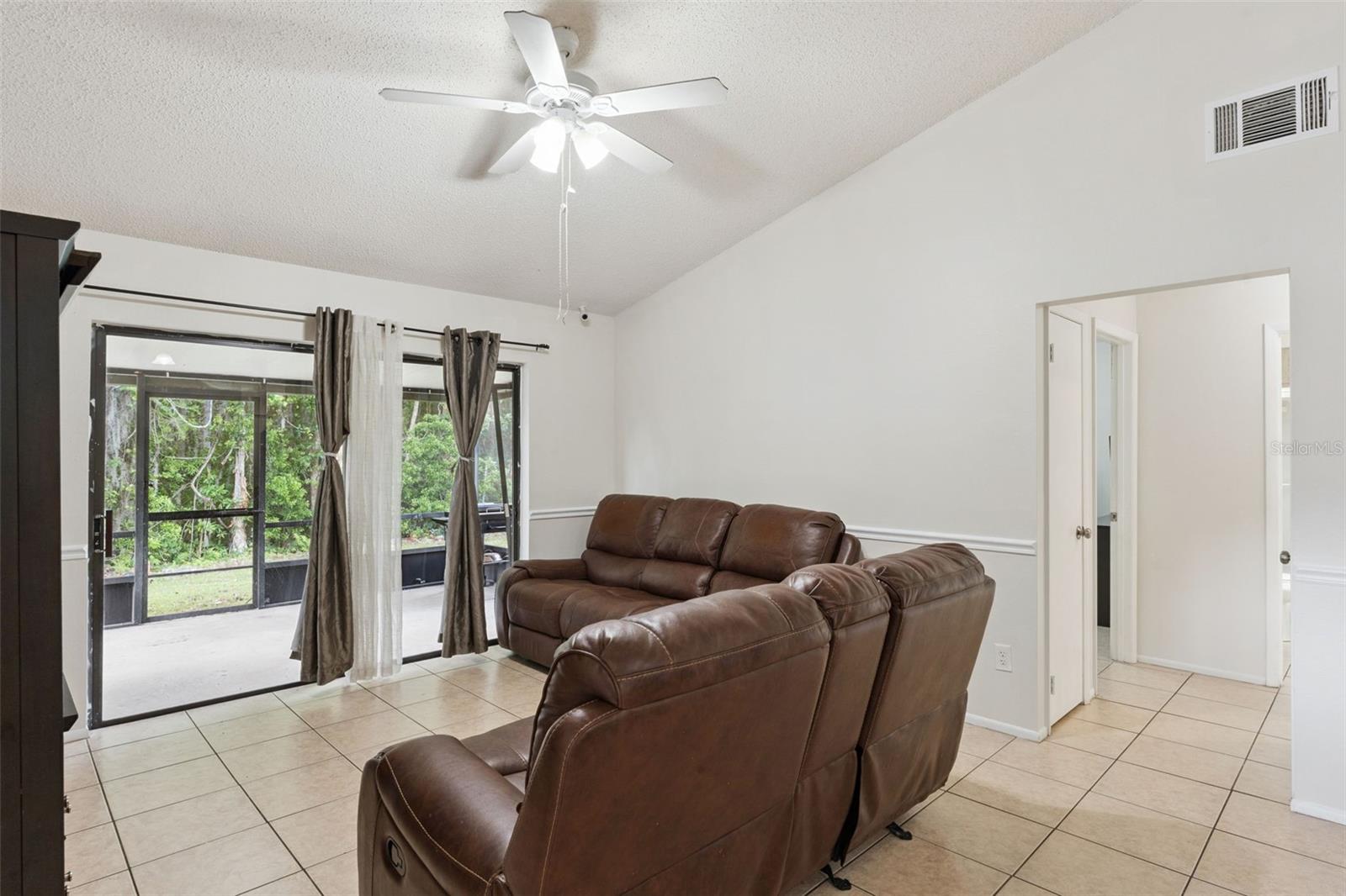 Image 9 of 32 For 932 Ocala Woods Lane