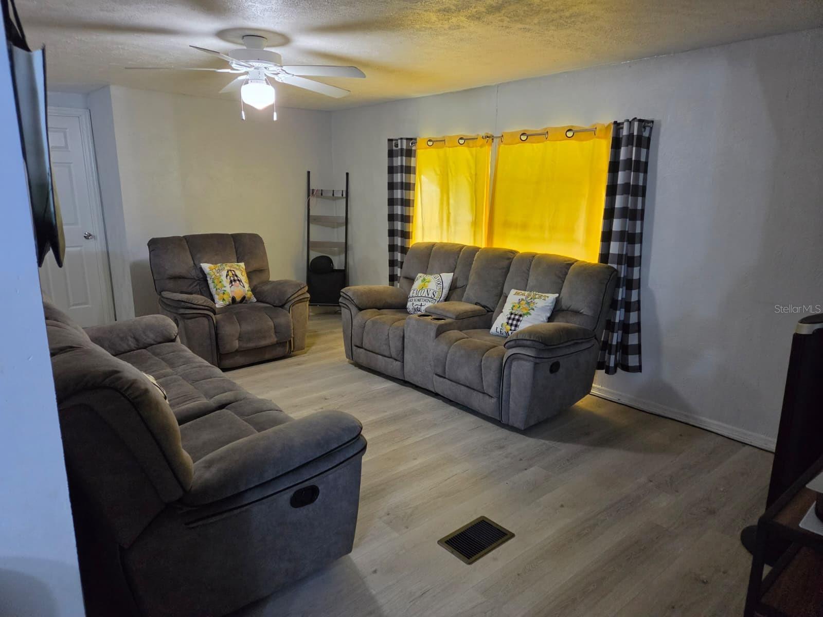 Image 10 of 37 For 6663 Pompeii Road