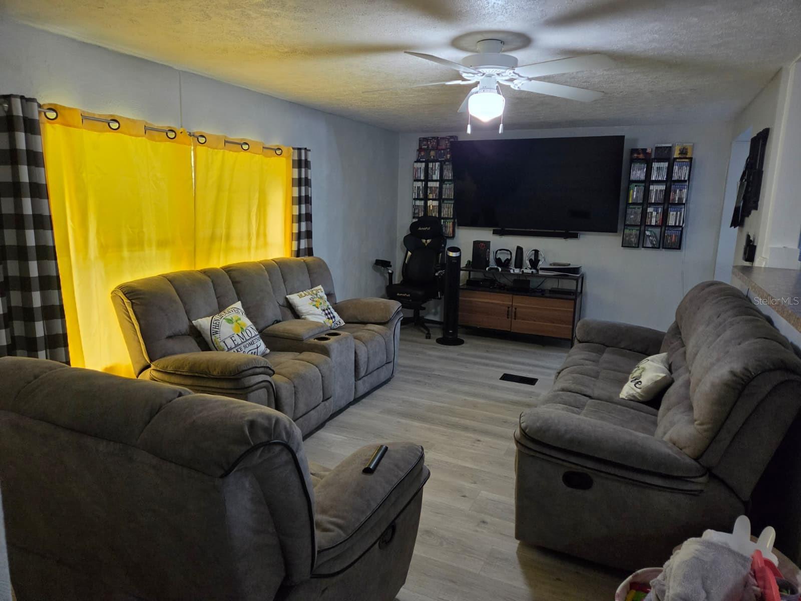 Image 4 of 37 For 6663 Pompeii Road