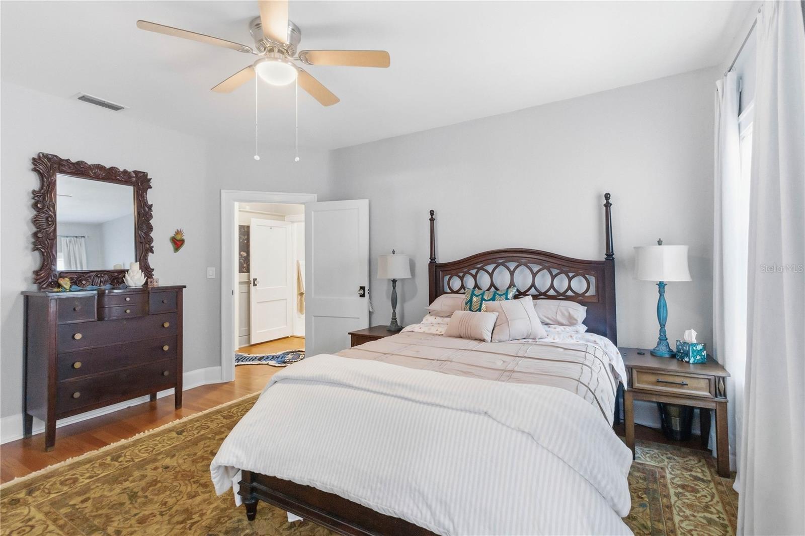 Image 21 of 41 For 122 Mills Avenue