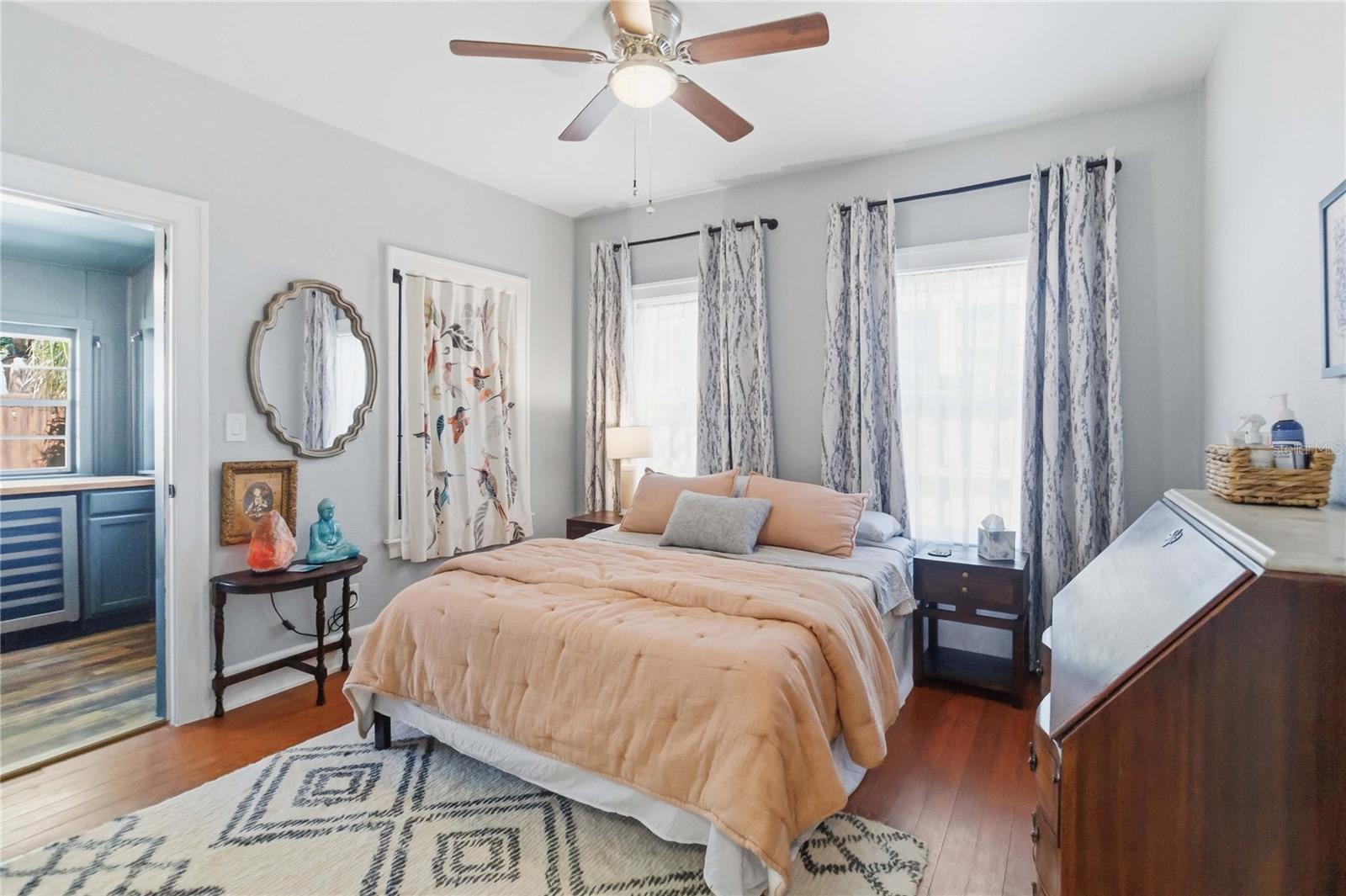 Image 25 of 41 For 122 Mills Avenue