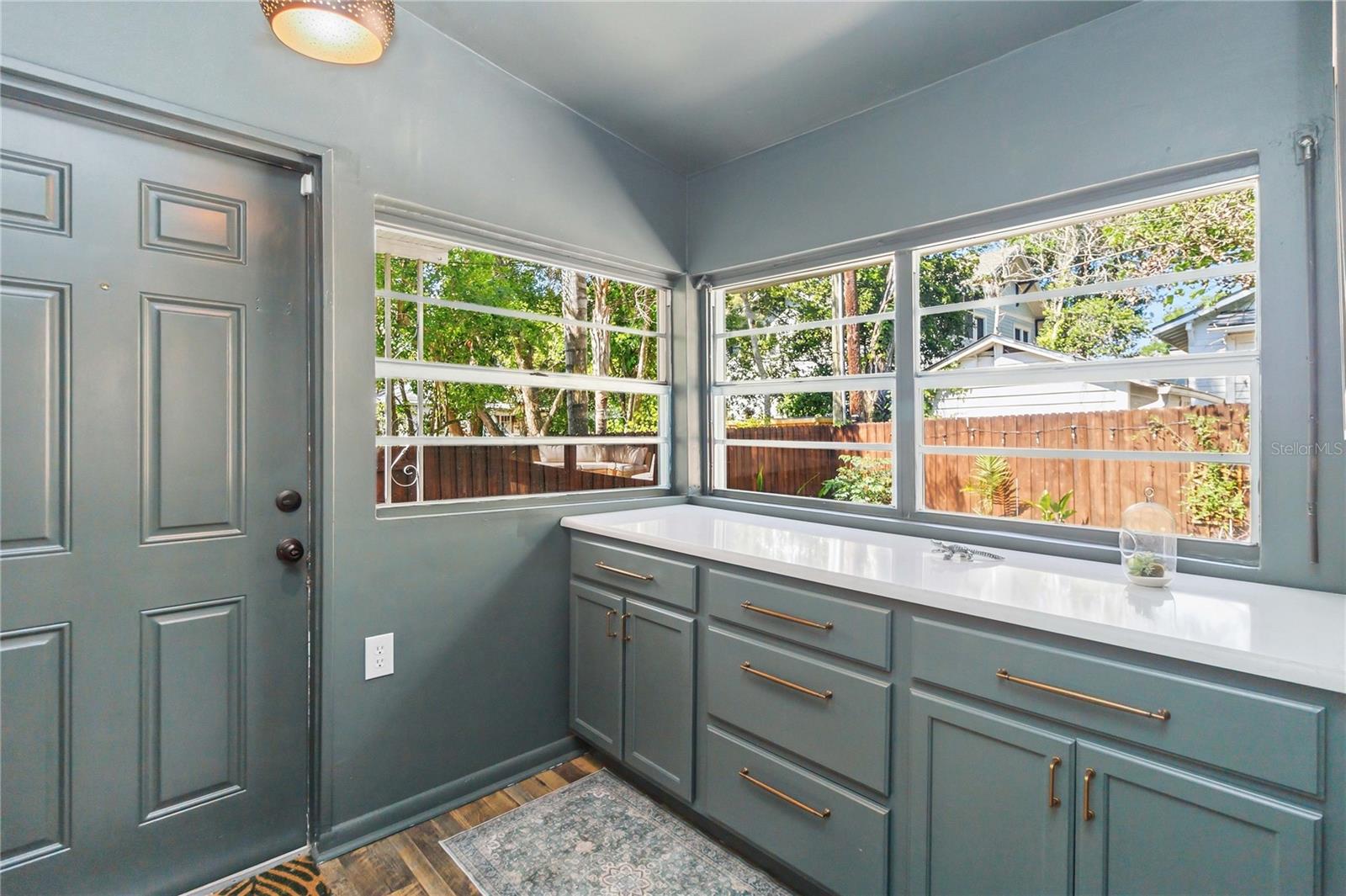 Image 29 of 41 For 122 Mills Avenue