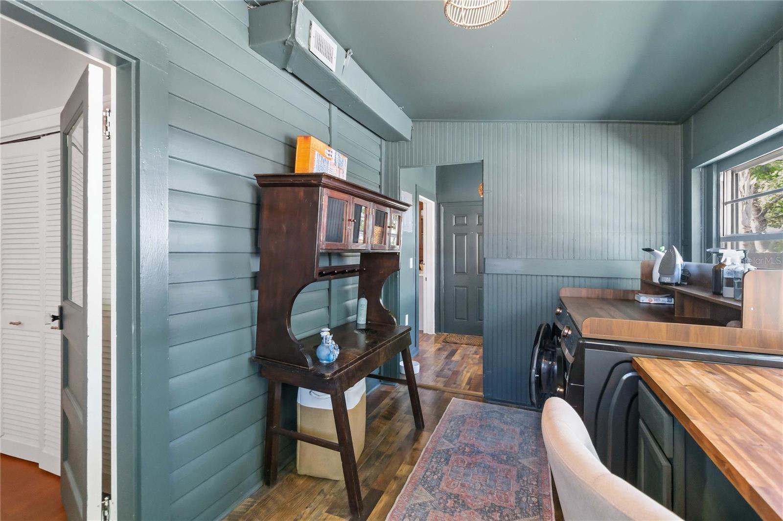 Image 32 of 41 For 122 Mills Avenue