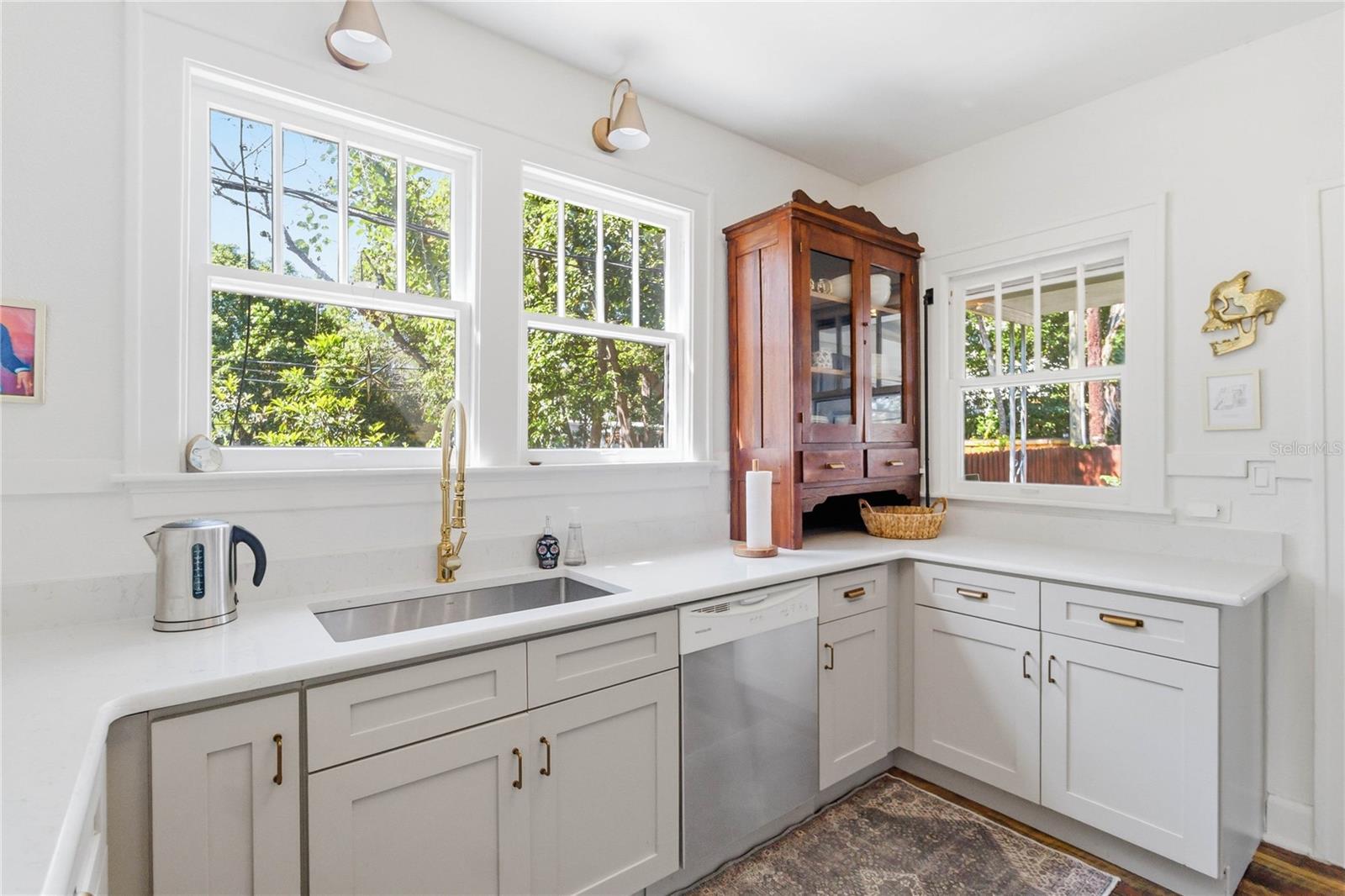 Image 7 of 41 For 122 Mills Avenue