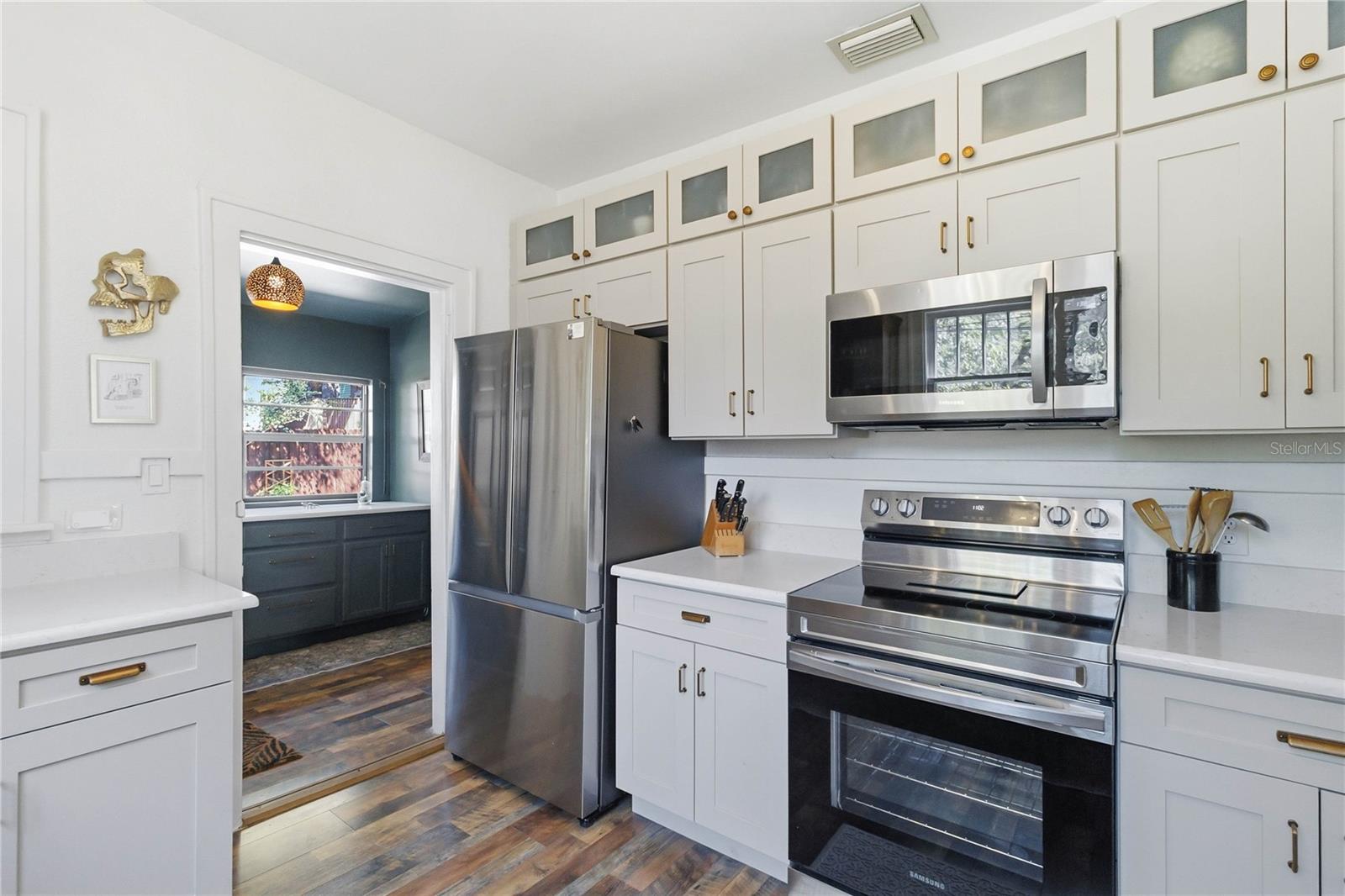 Image 8 of 41 For 122 Mills Avenue