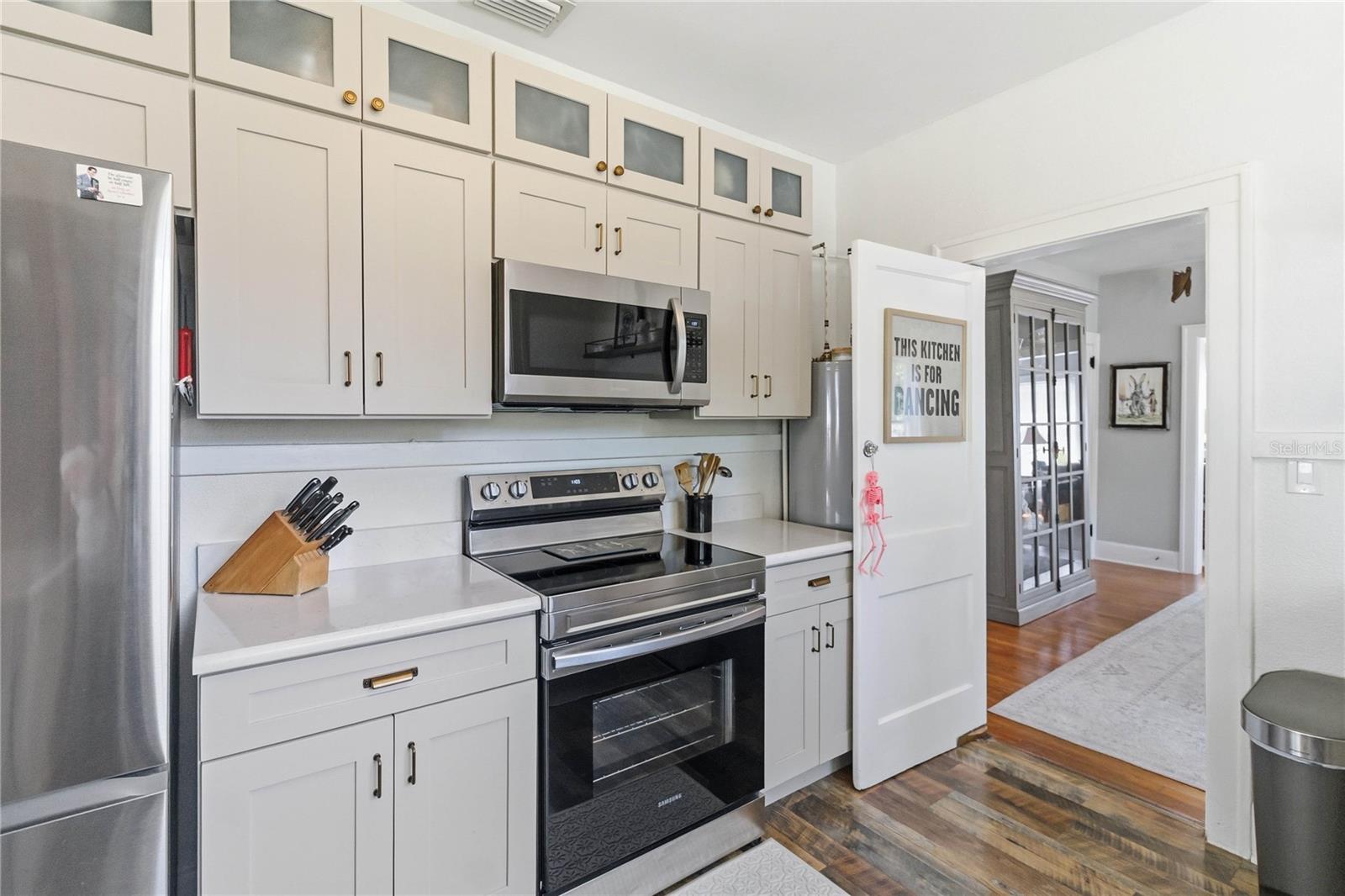 Image 9 of 41 For 122 Mills Avenue