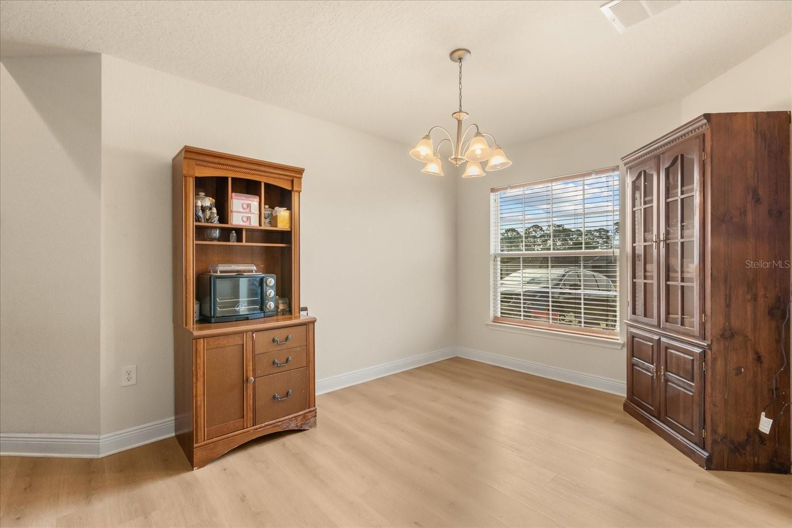 Image 4 of 24 For 906 Edith Drive