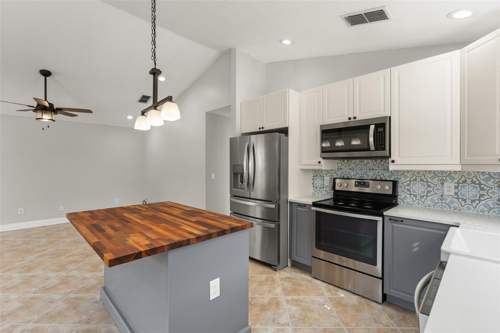 Image 10 of 36 For 665 Lyman Avenue