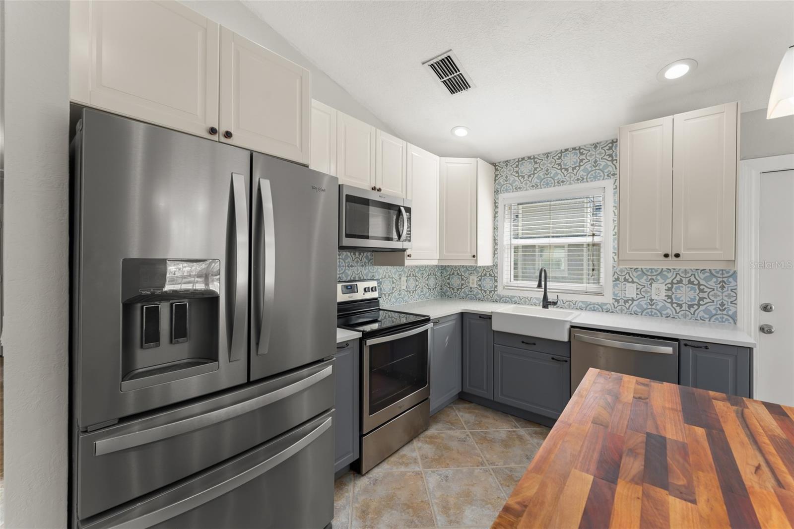 Image 15 of 36 For 665 Lyman Avenue