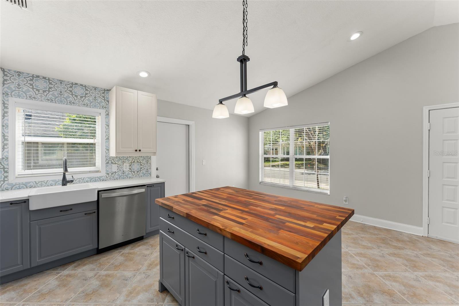 Image 16 of 36 For 665 Lyman Avenue