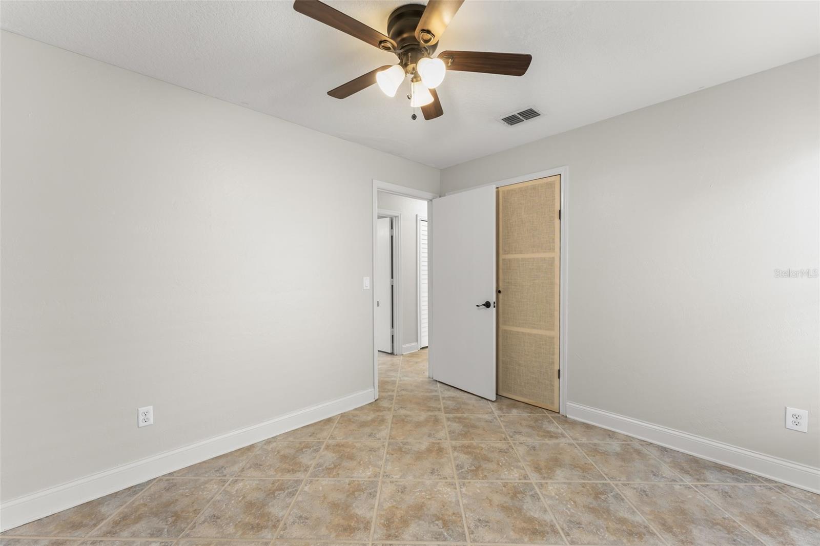 Image 24 of 36 For 665 Lyman Avenue