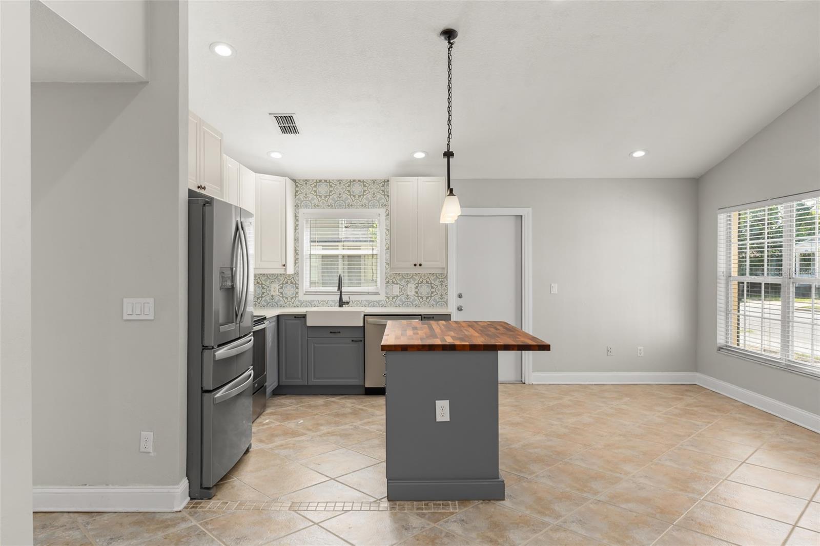 Image 6 of 36 For 665 Lyman Avenue