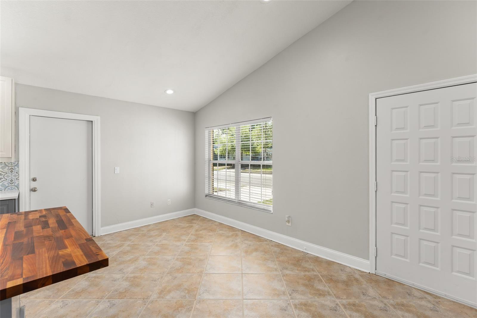 Image 7 of 36 For 665 Lyman Avenue