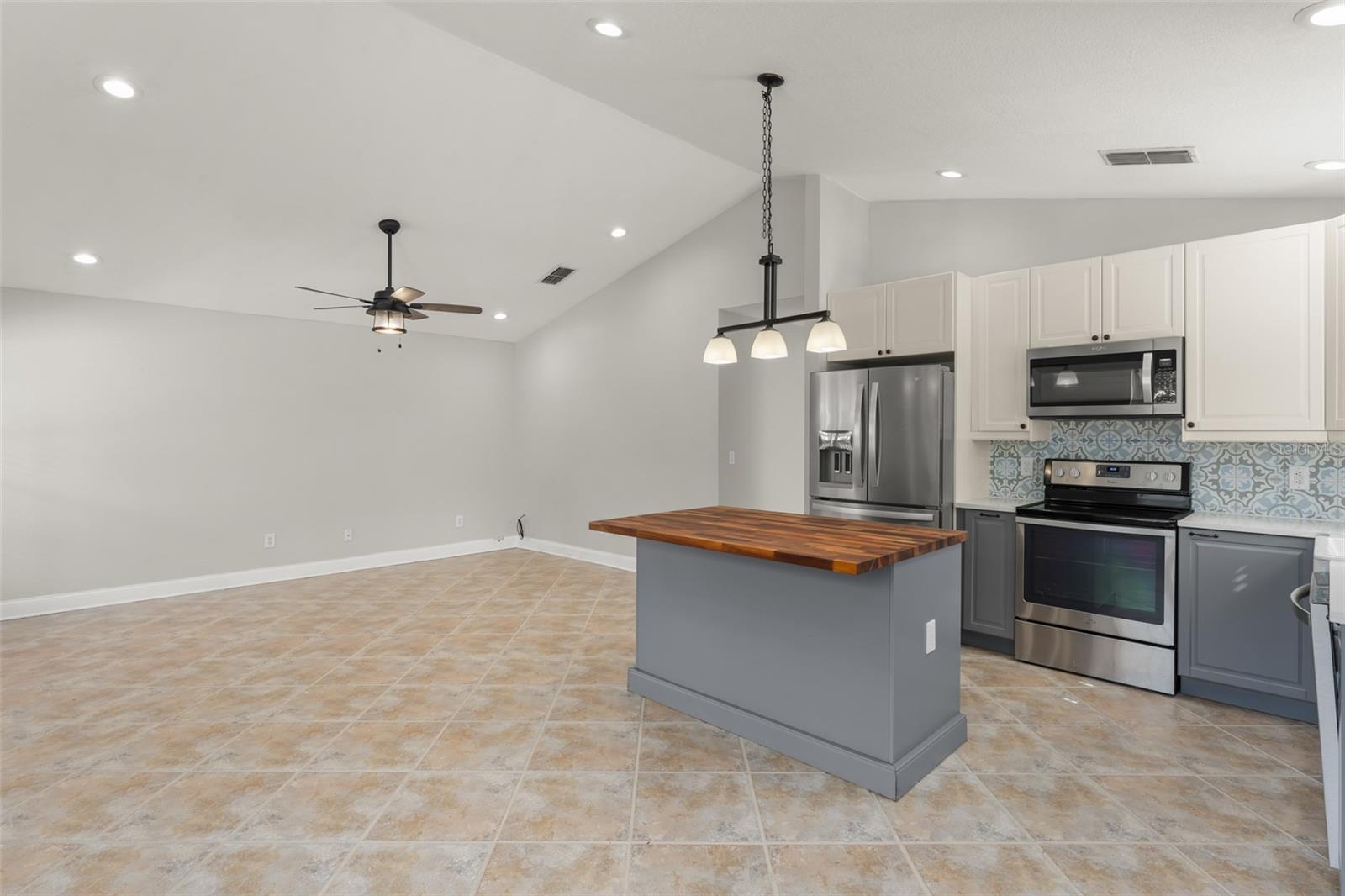 Image 8 of 36 For 665 Lyman Avenue