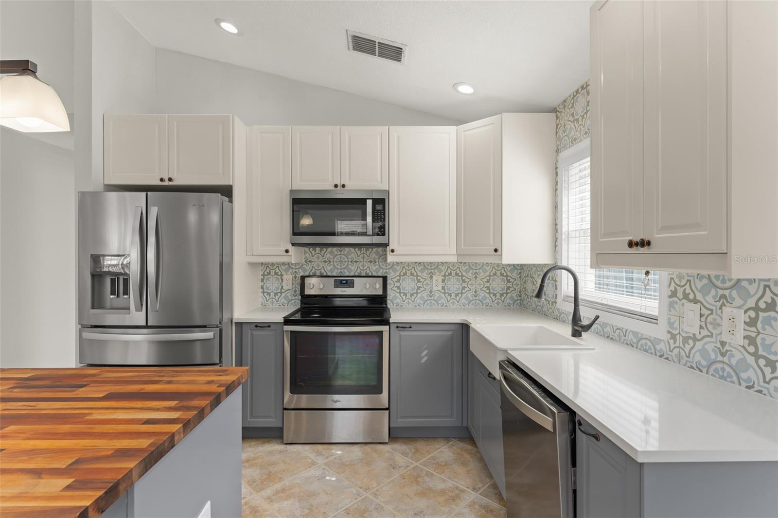 Image 9 of 36 For 665 Lyman Avenue