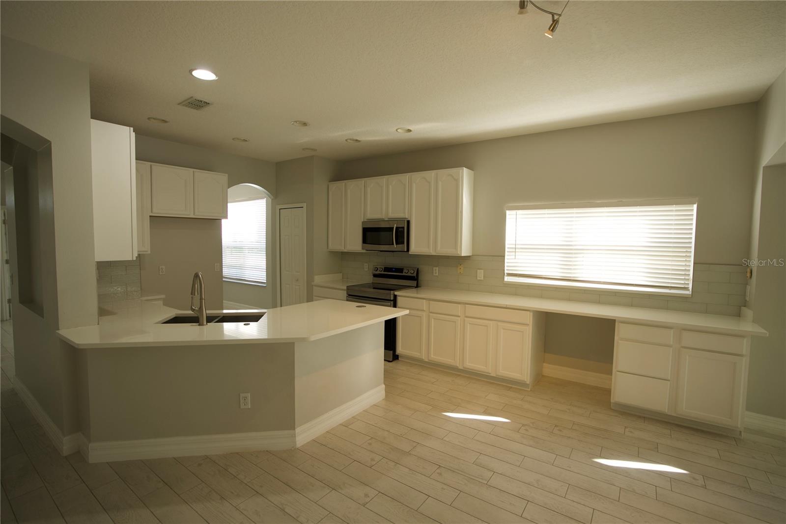 Image 11 of 33 For 14014 Eden Isle Boulevard