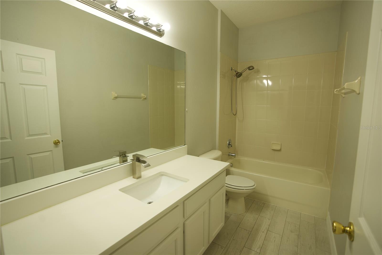 Image 25 of 33 For 14014 Eden Isle Boulevard