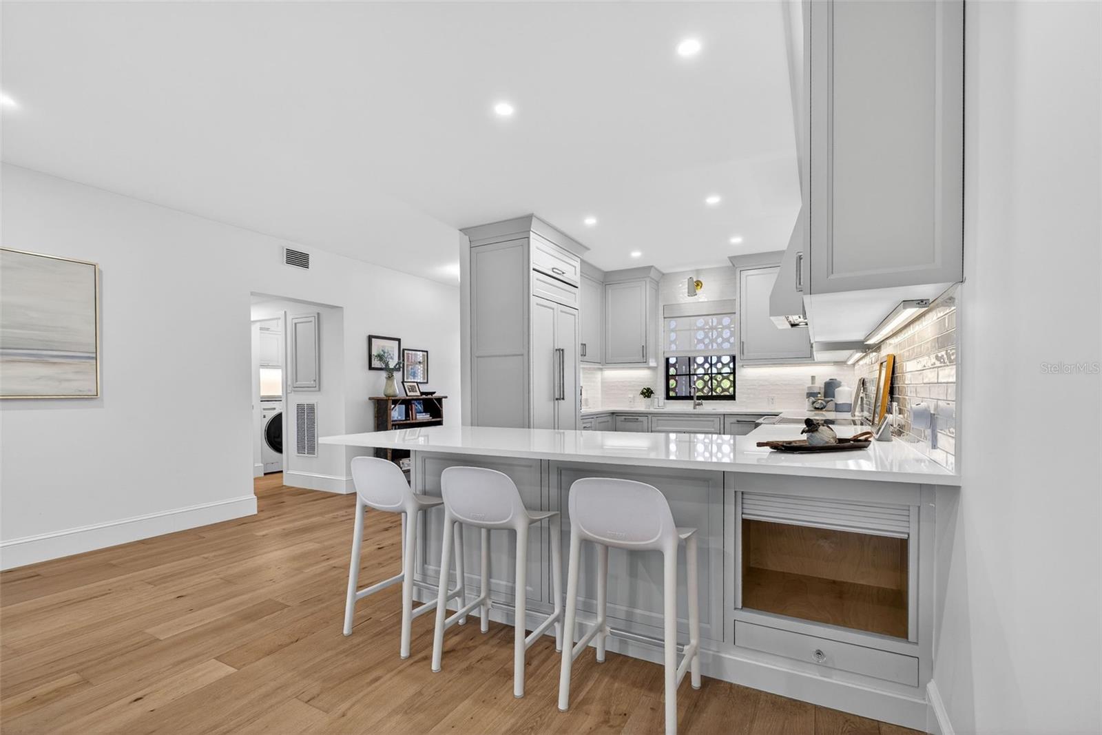 Image 20 of 58 For 106 Interlachen Avenue 518