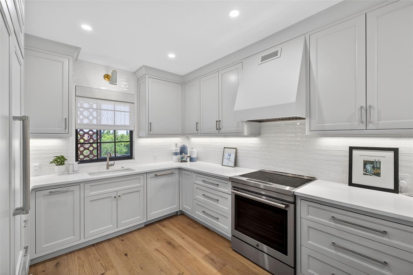 Image 21 of 58 For 106 Interlachen Avenue 518