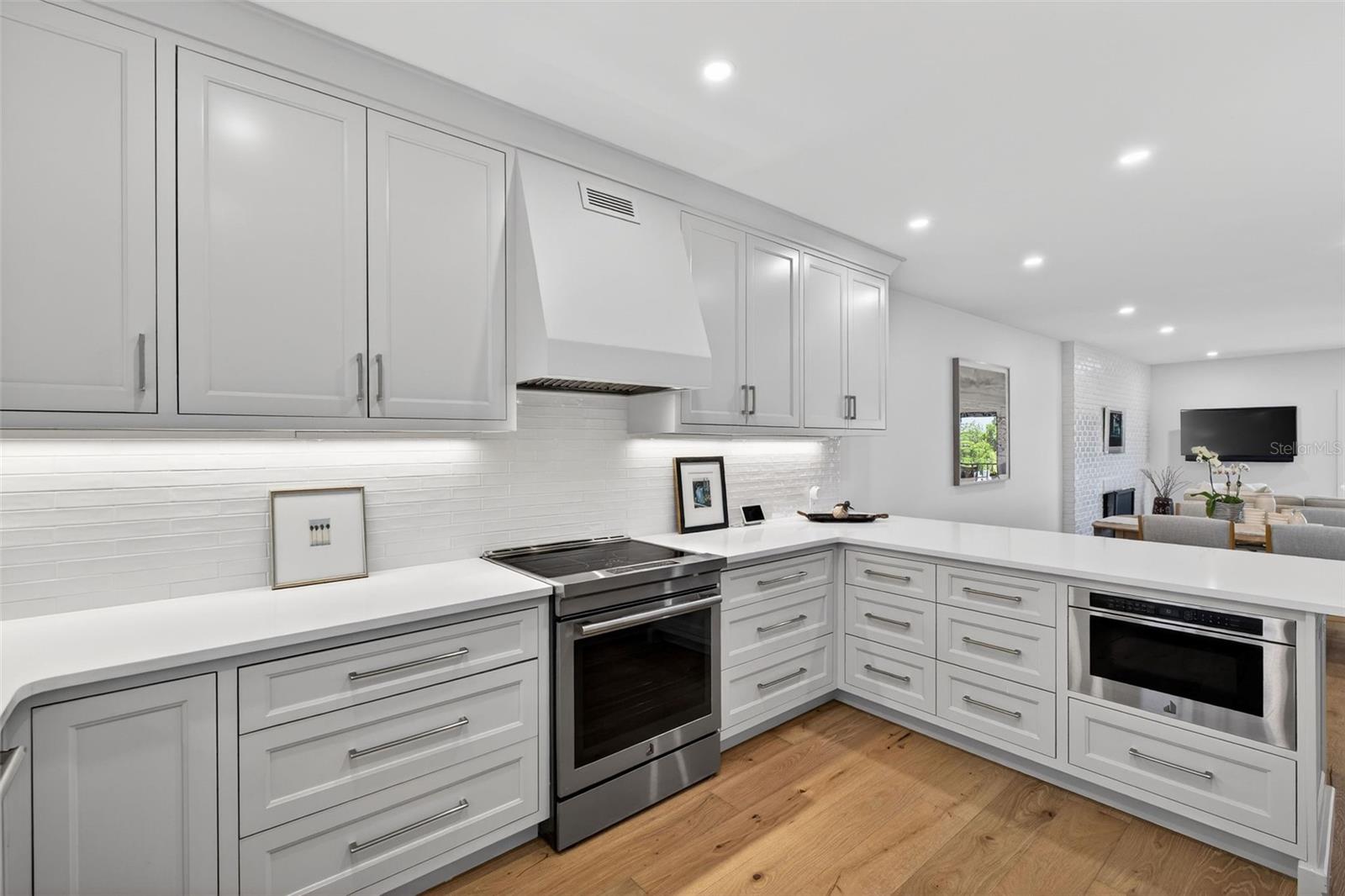 Image 23 of 58 For 106 Interlachen Avenue 518