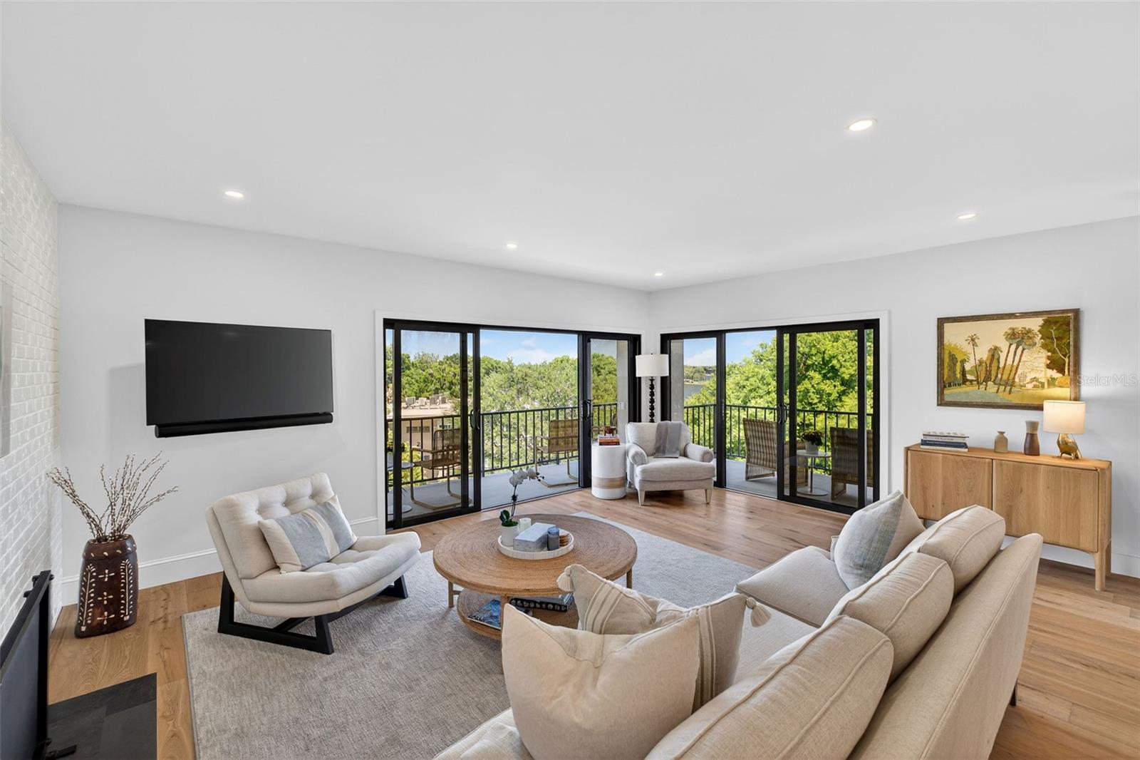 Image 3 of 58 For 106 Interlachen Avenue 518