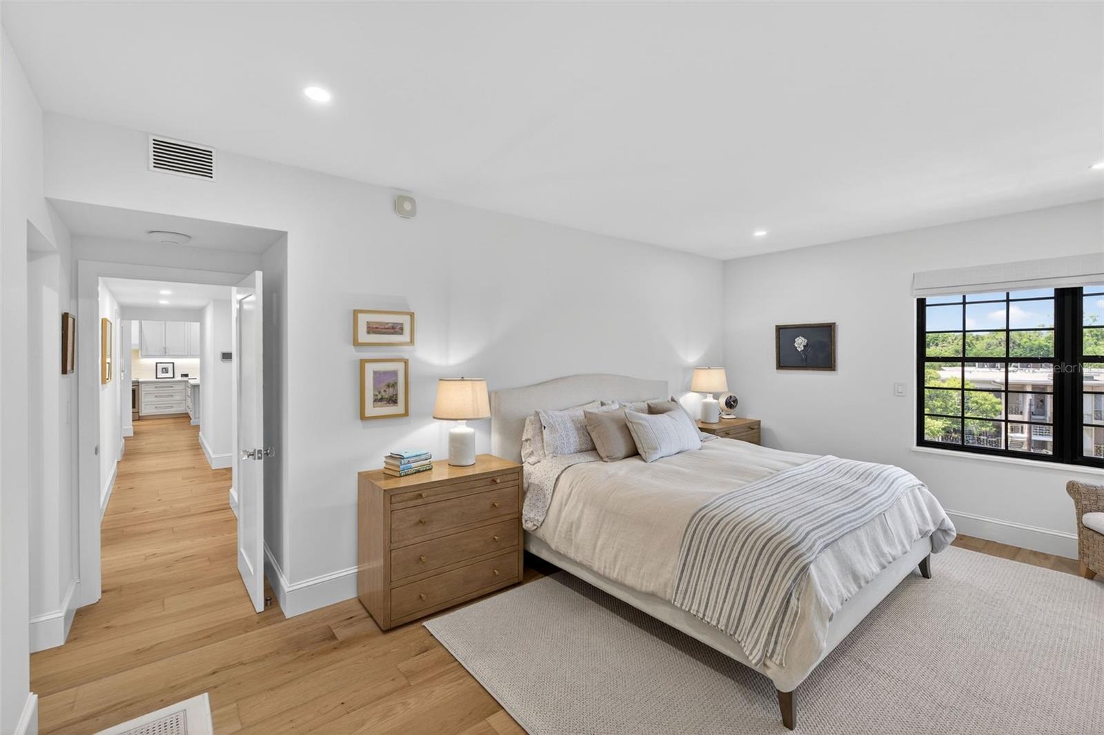 Image 30 of 58 For 106 Interlachen Avenue 518