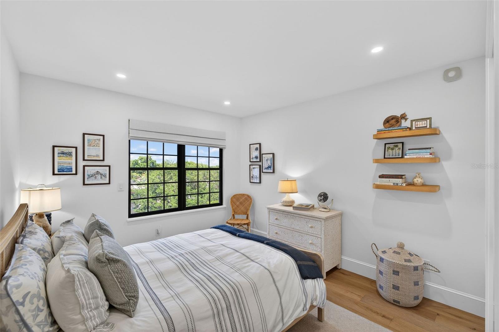 Image 39 of 58 For 106 Interlachen Avenue 518