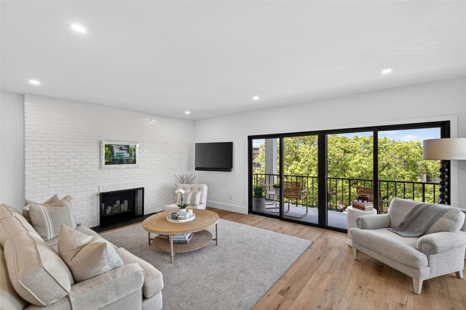 Image 4 of 58 For 106 Interlachen Avenue 518