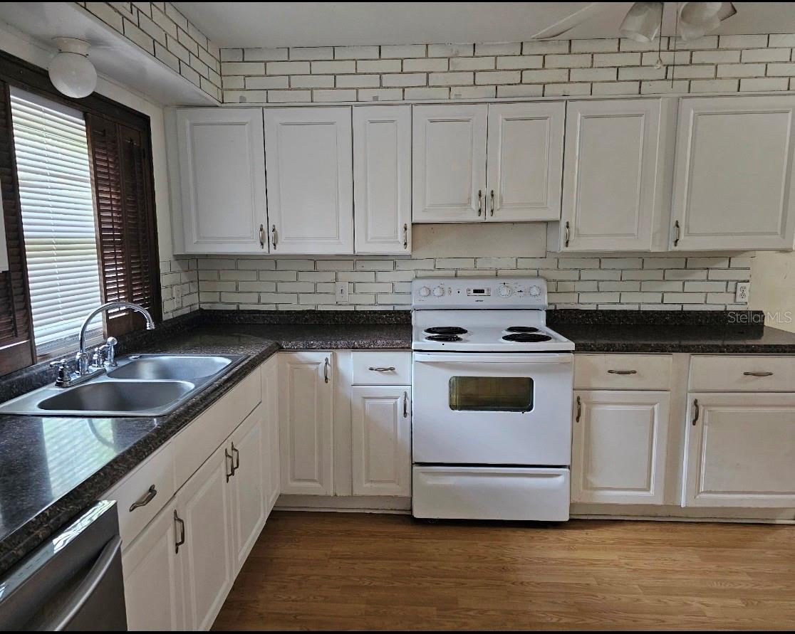 Image 3 of 18 For 319 22nd Street Sw