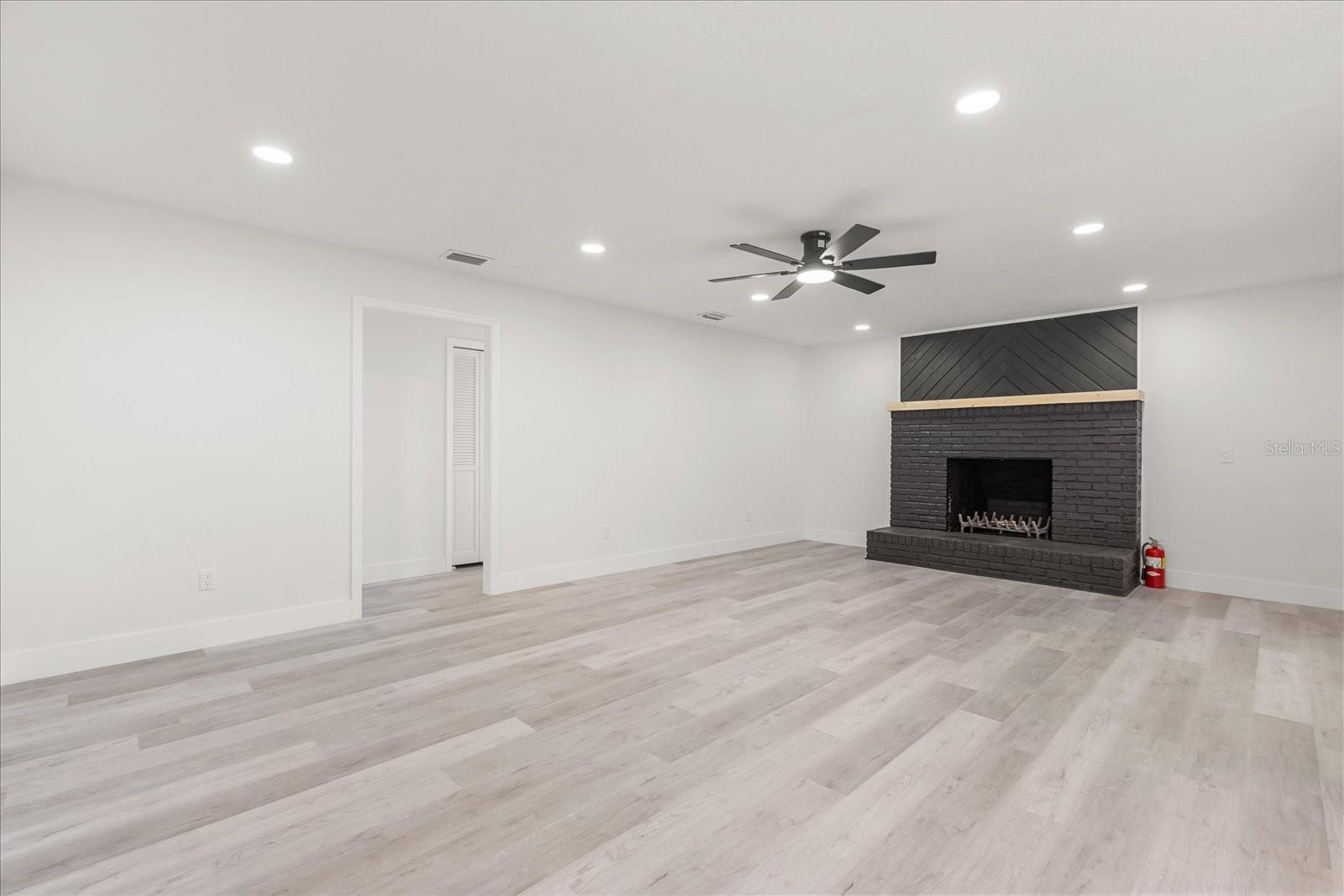 Image 15 of 53 For 918 Atmore Circle