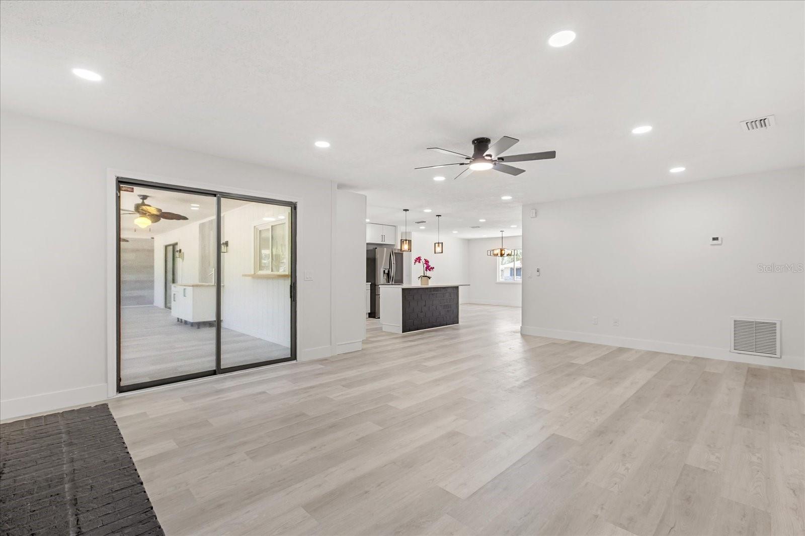 Image 16 of 53 For 918 Atmore Circle