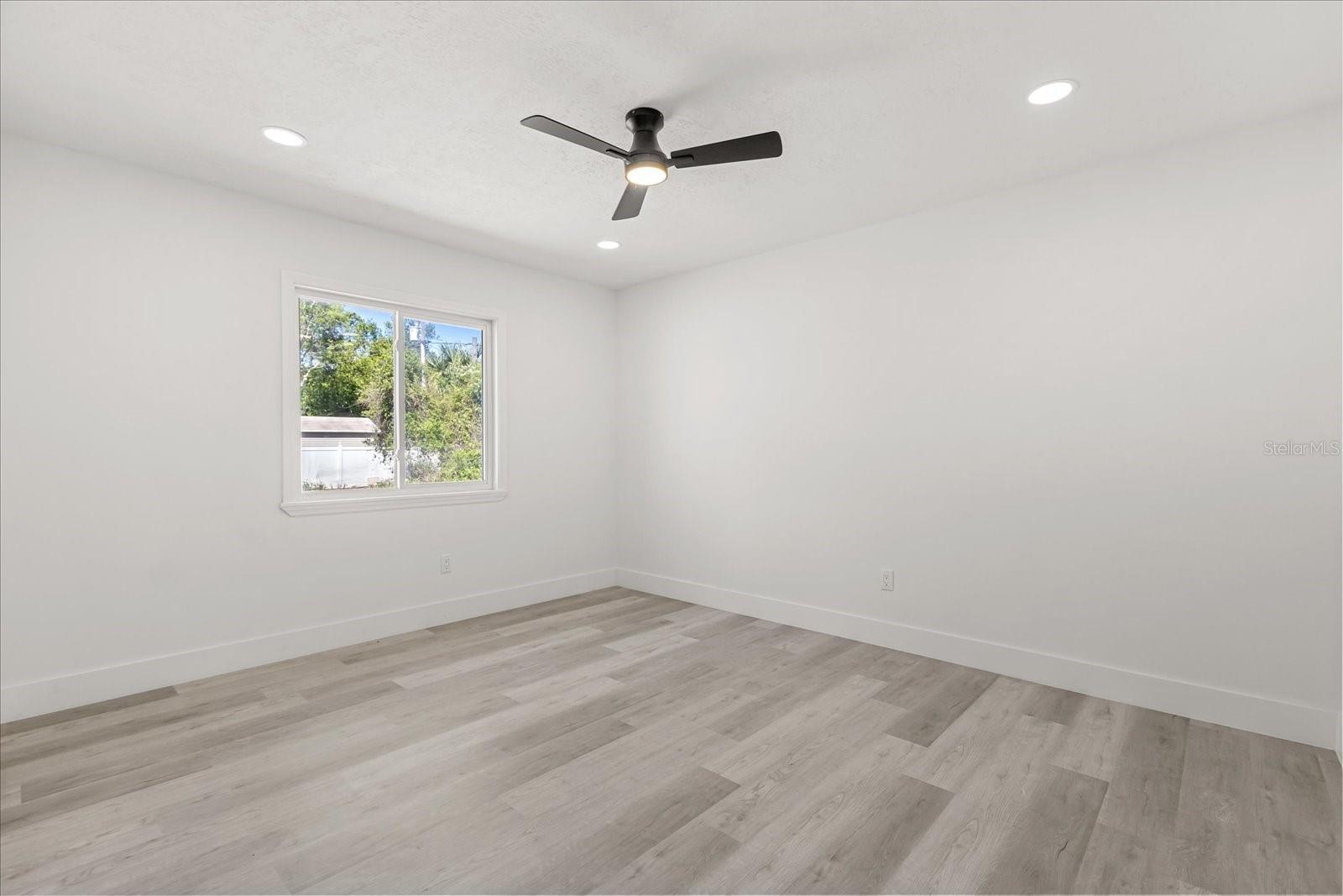 Image 21 of 53 For 918 Atmore Circle