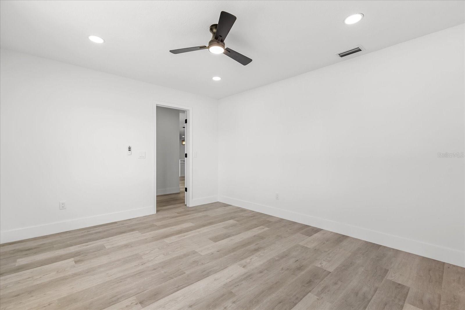 Image 36 of 53 For 918 Atmore Circle